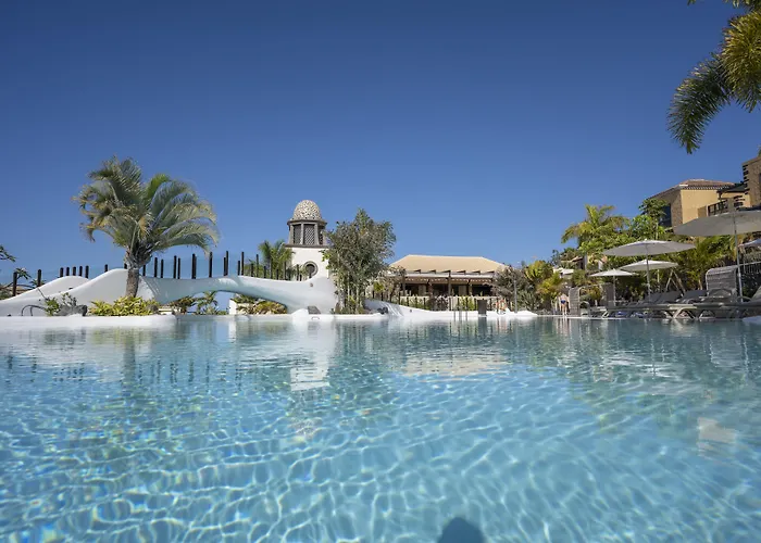 Отель Maria Адехе